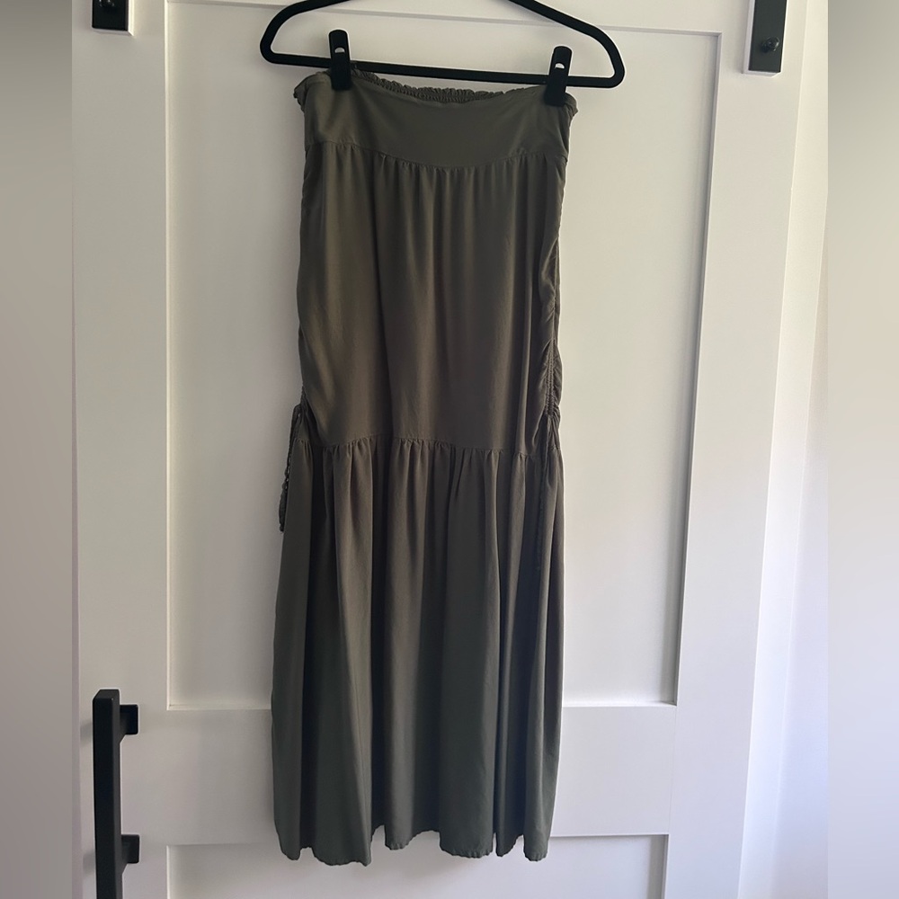Elegant Olive Maxi Skirt Dulzamara swim
Medium